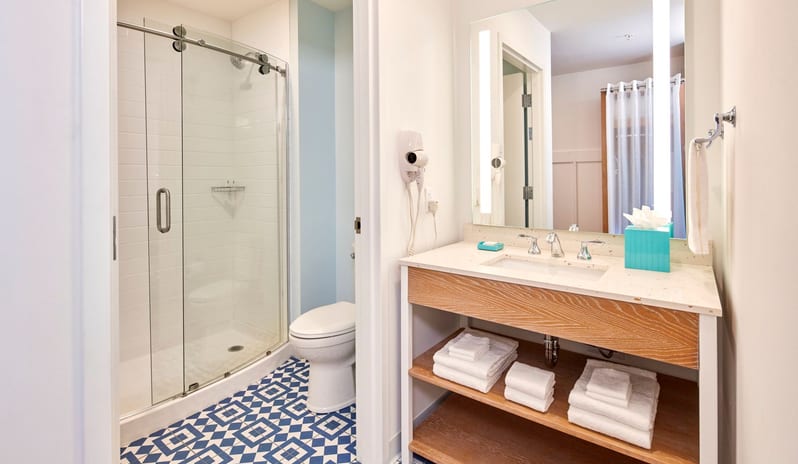 Universal’s Endless Summer Resort  Surfside Inn and Suites - Standard Room  Washroom